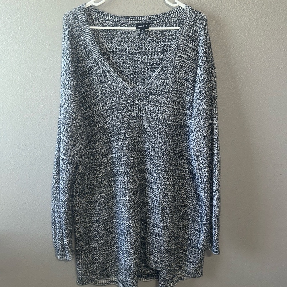 Torrid Brand Size 1  Women’s  (1X) V Neck Sweater Like New Condition. So soft